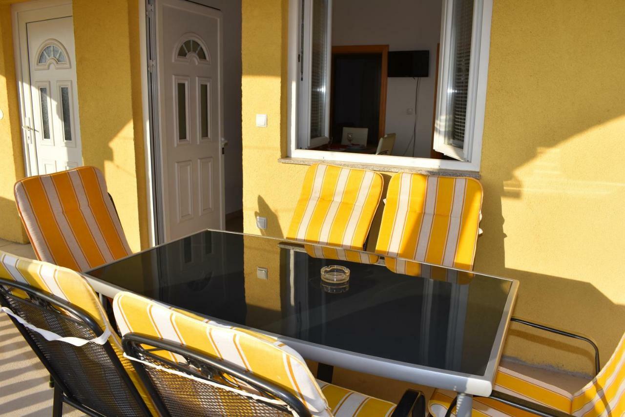 Apartmani Kulas Pakoštane Exterior foto